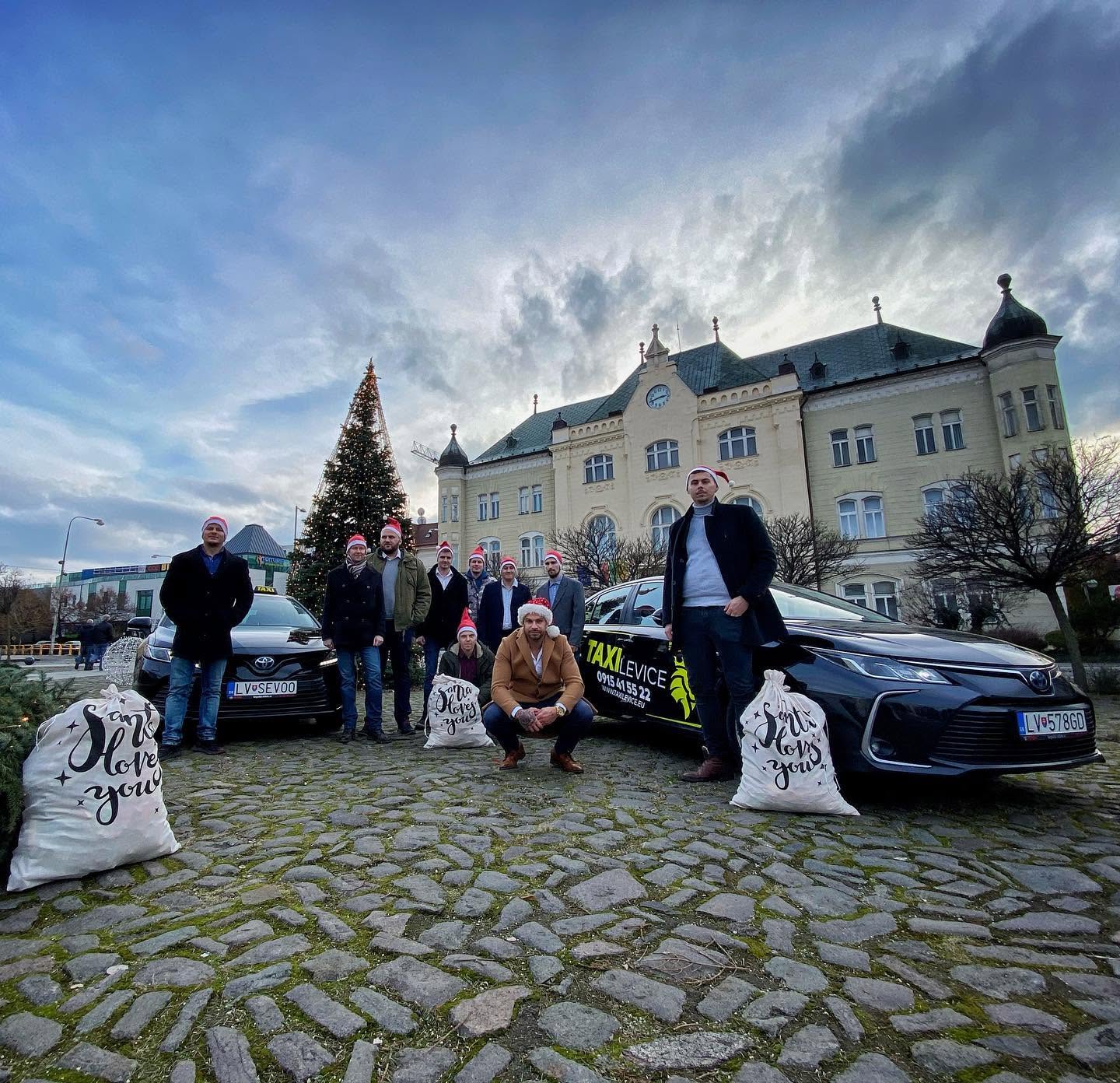 Tím Taxi Levice